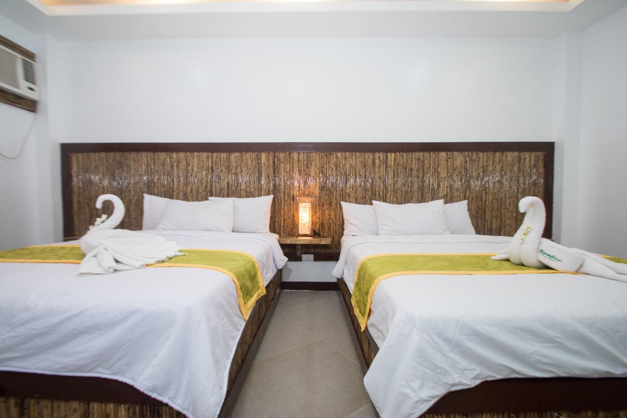 Bamboo & Restaurant Resort Manoc-Manoc