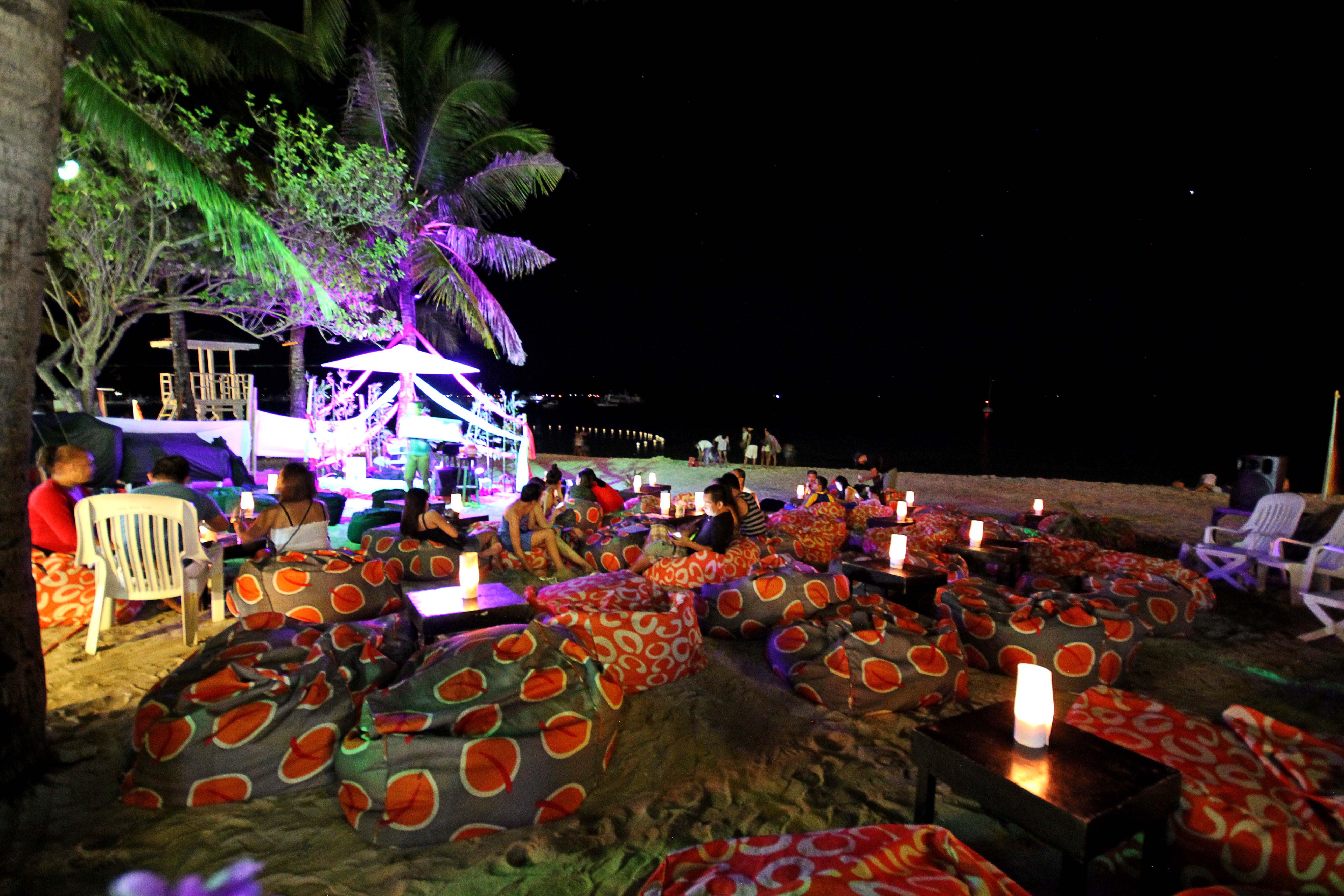 Bamboo & Restaurant Manoc-Manoc