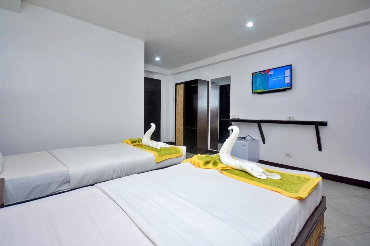 Bamboo & Restaurant Resort Manoc-Manoc