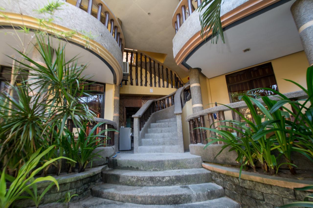 Bamboo & Restaurant Resort Manoc-Manoc