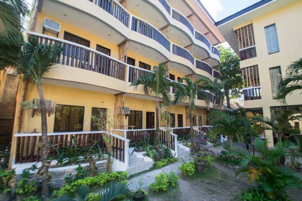 Bamboo & Restaurant Resort 3*