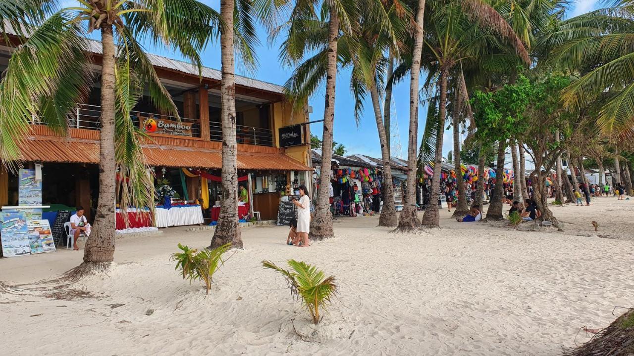 Bamboo & Restaurant Resort Manoc-Manoc