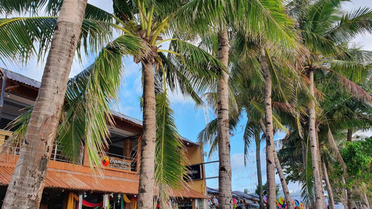 Bamboo & Restaurant Manoc-Manoc